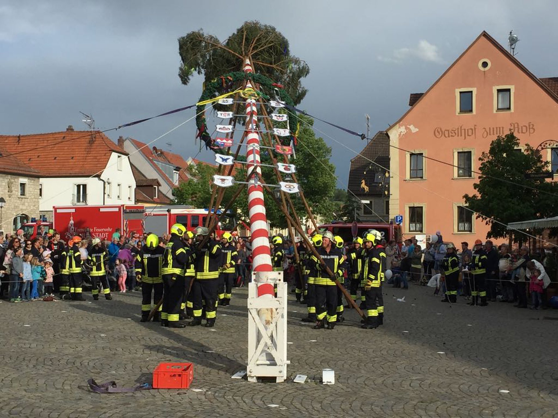 Read more about the article Maibaum Aufstellung
