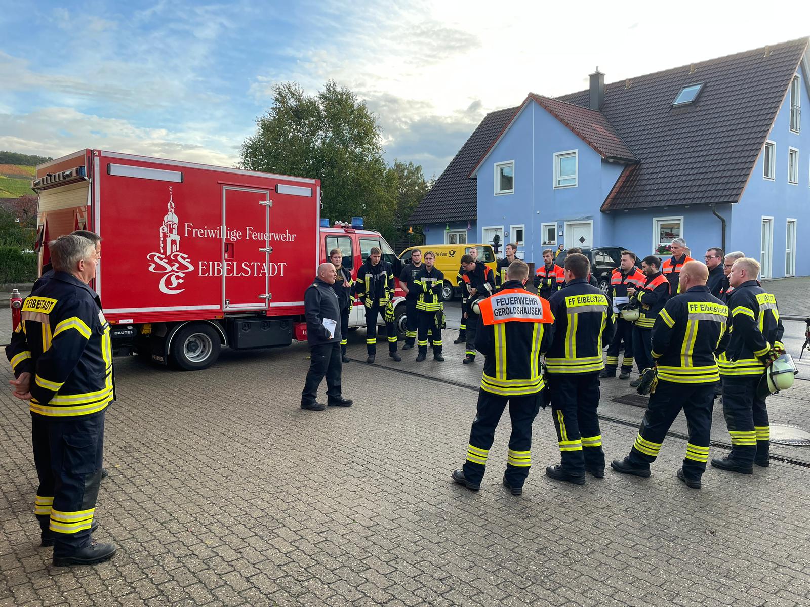 Read more about the article Feuerwehr Eibelstadt bildet neue Maschinisten aus.